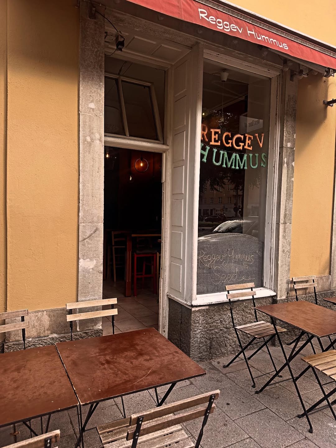 Reggev Hummus - Södermalm: the place