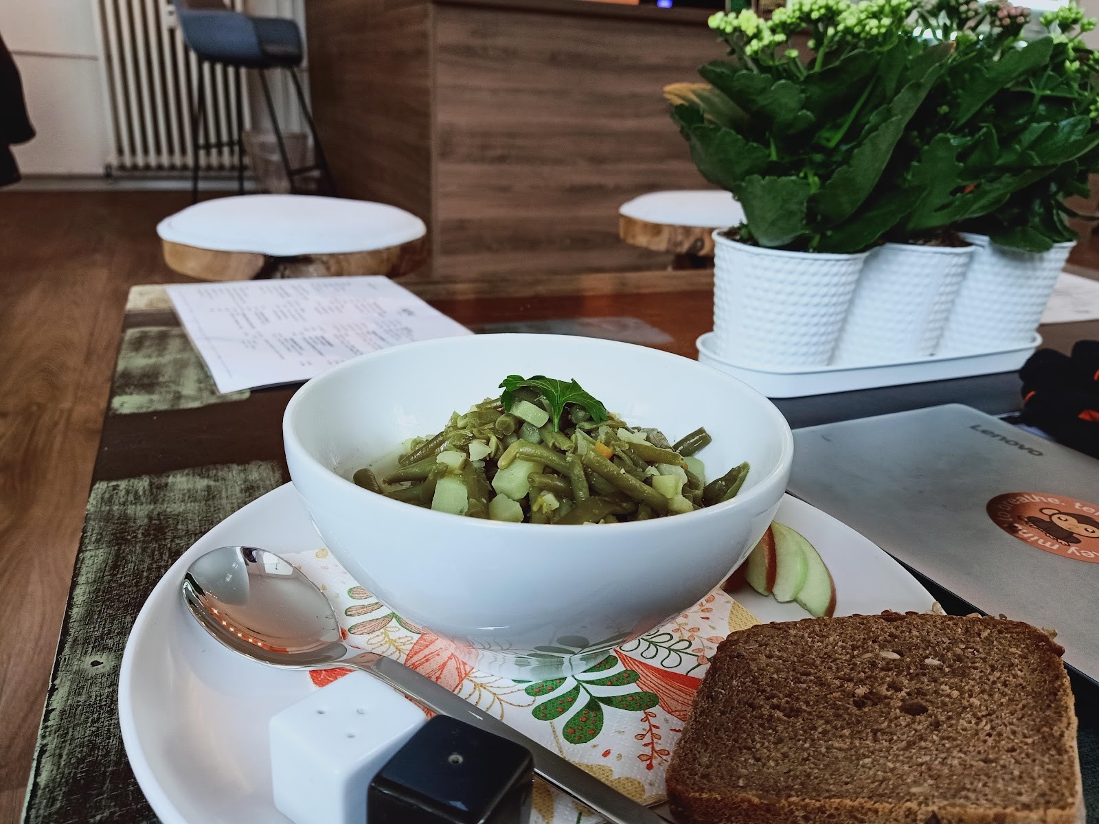 Monkey Mind: food & drinks