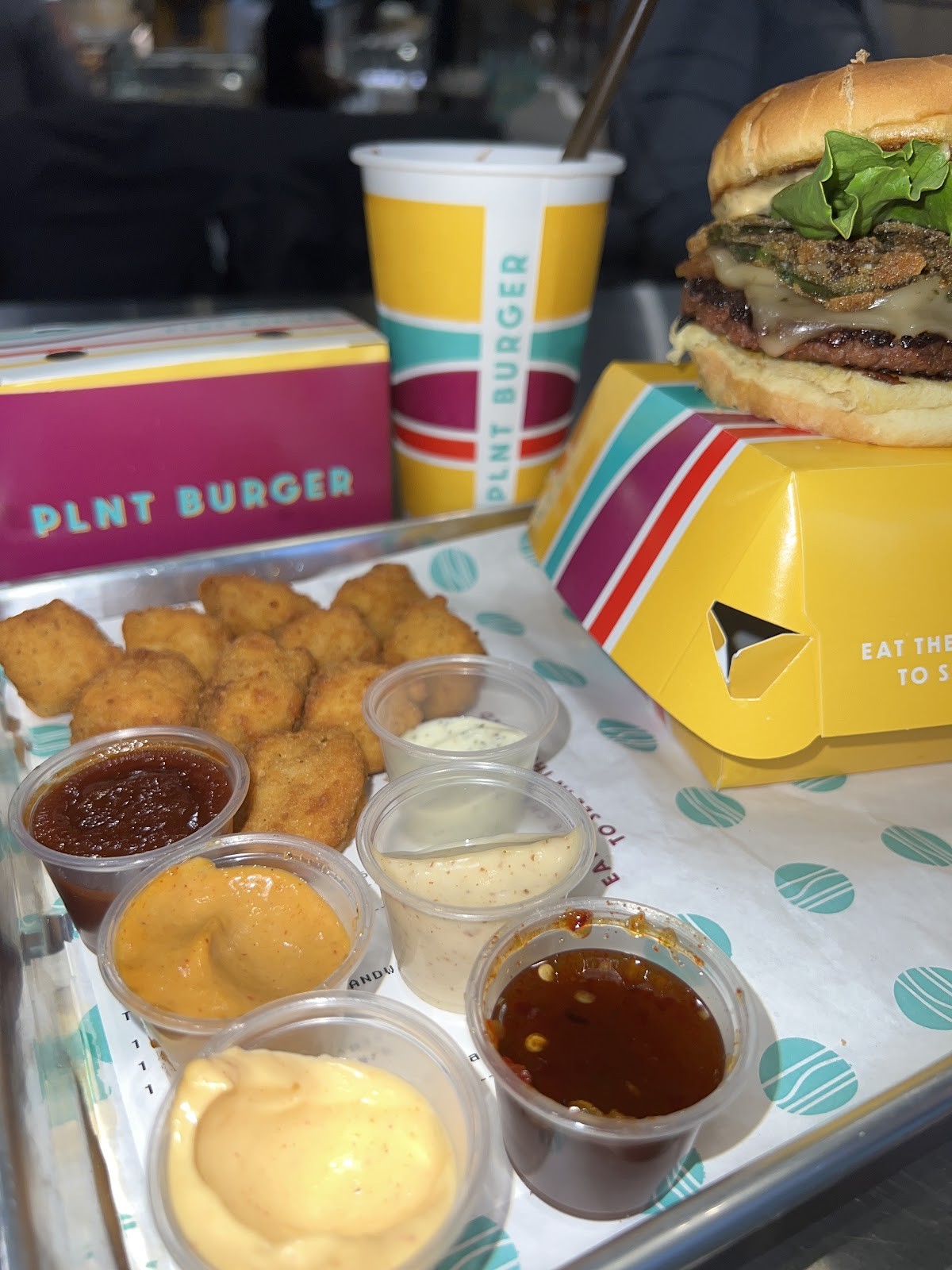 PLNT Burger: food & drinks