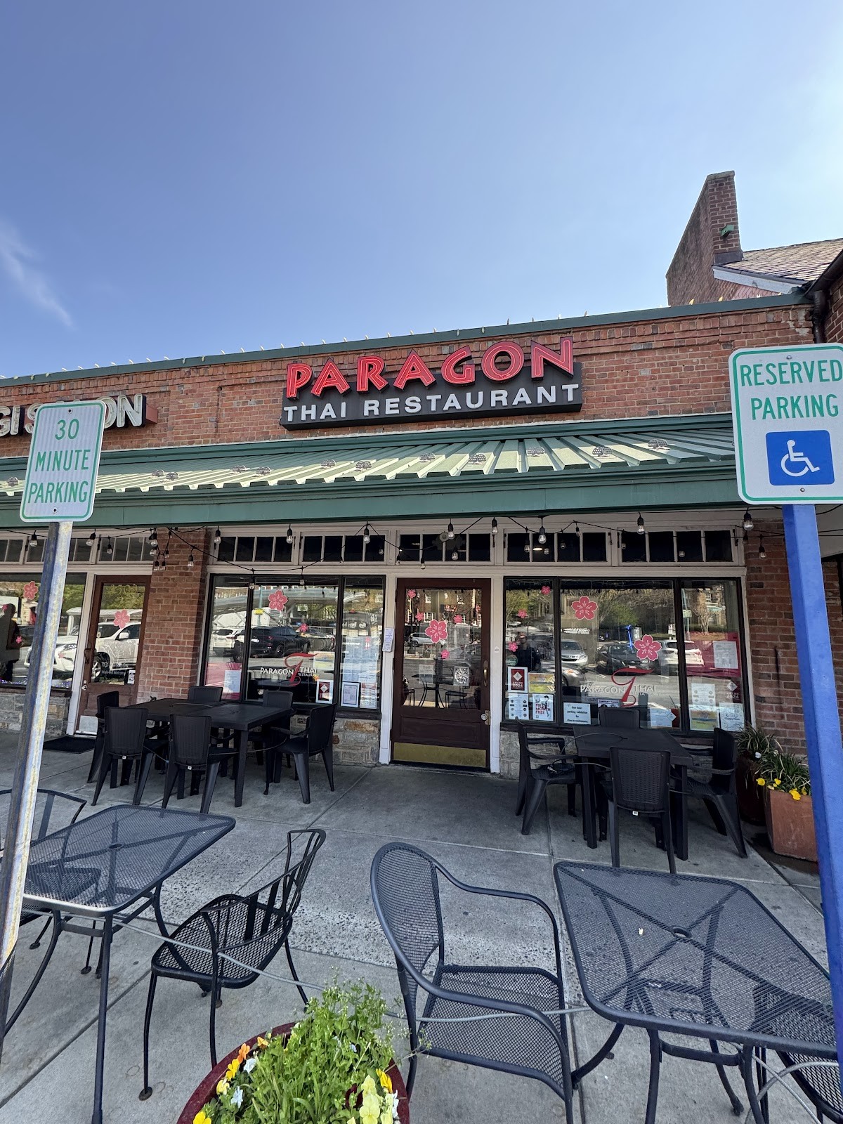 Paragon Thai Restaurant: the place