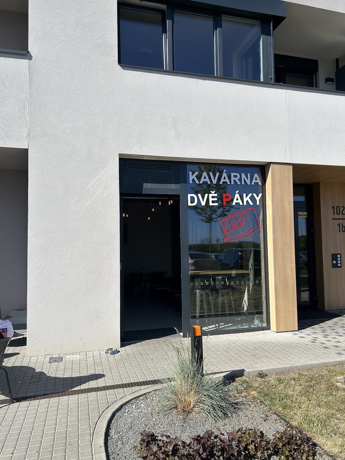 Kavárna Dvě Páky: the place