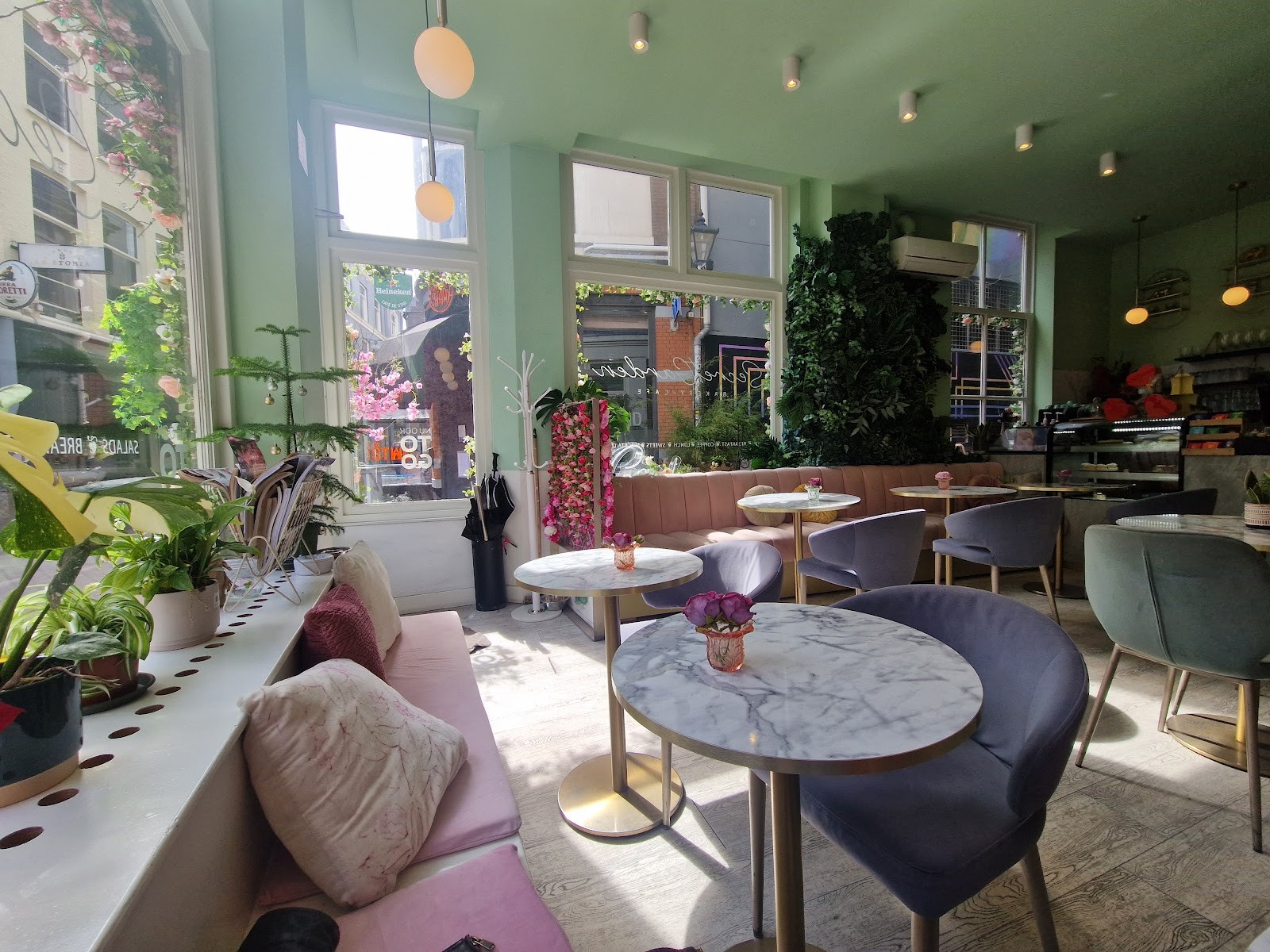 Secret Garden Bakery: the place