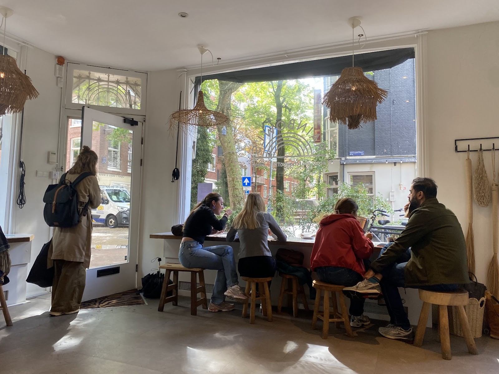 Rainbowls Amsterdam: the place