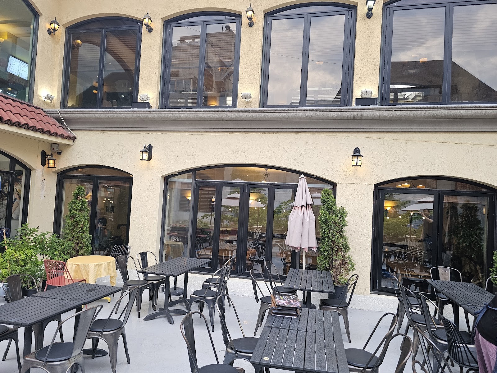 Story of Hofman: the place