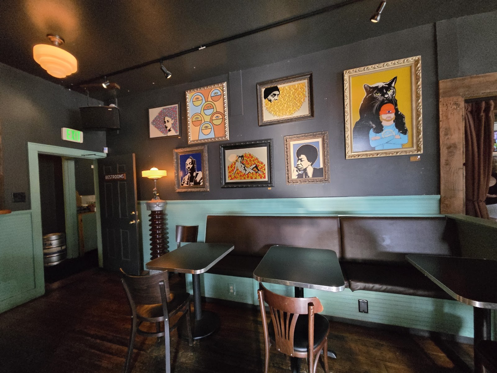 Thunderbird Bar: the place