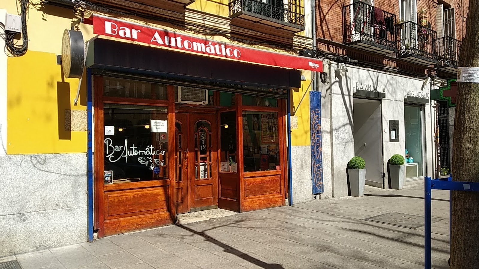 Bar Automático: the place
