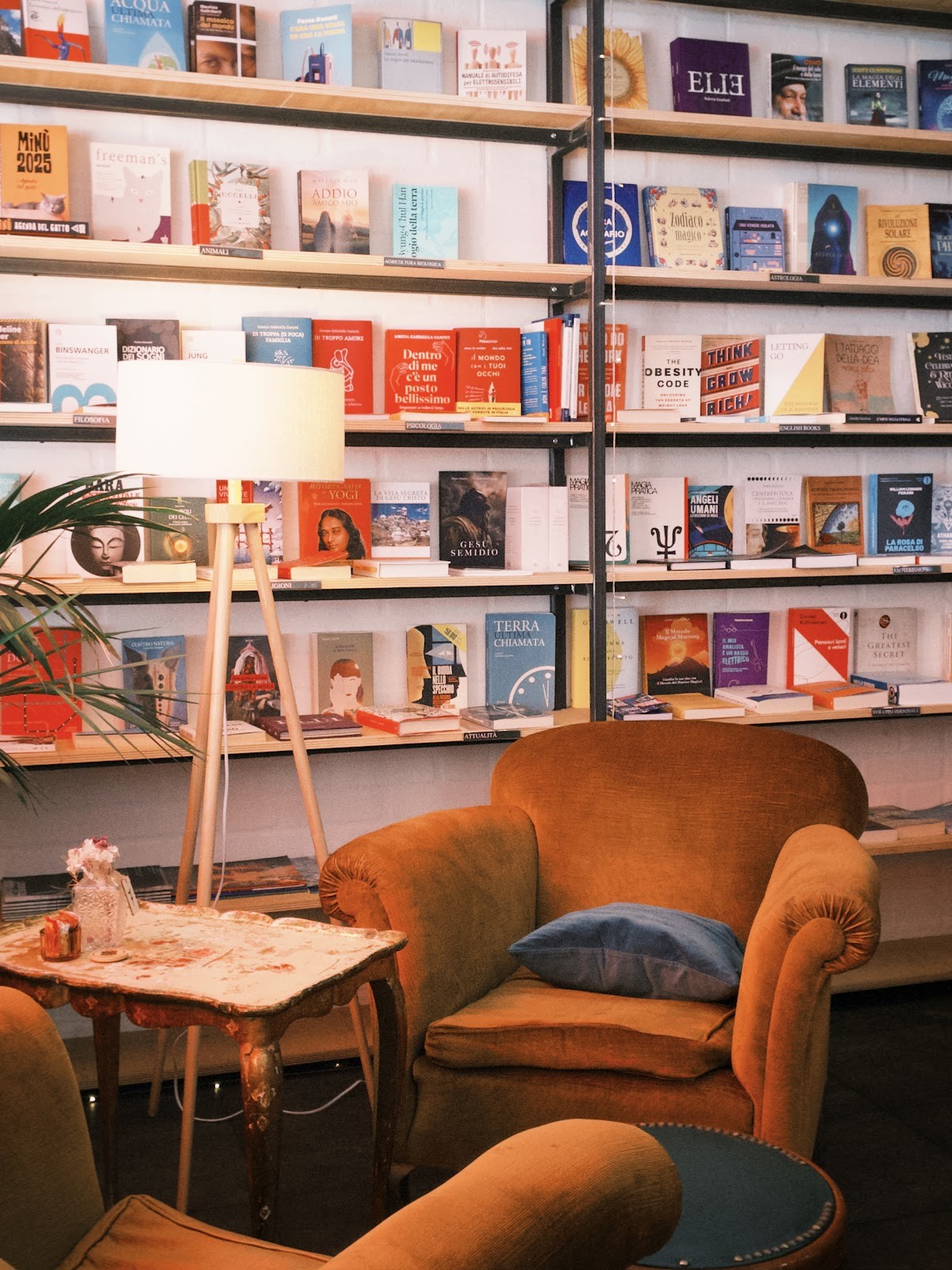 Ècate Caffè Libreria: the place