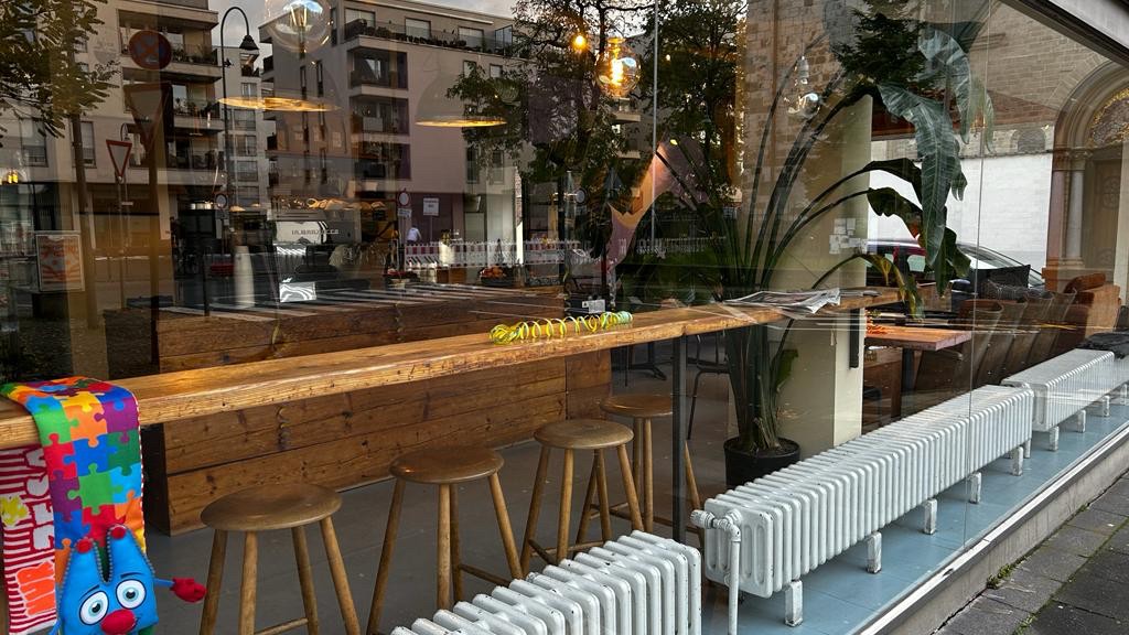 Café Boxenstopp: the place