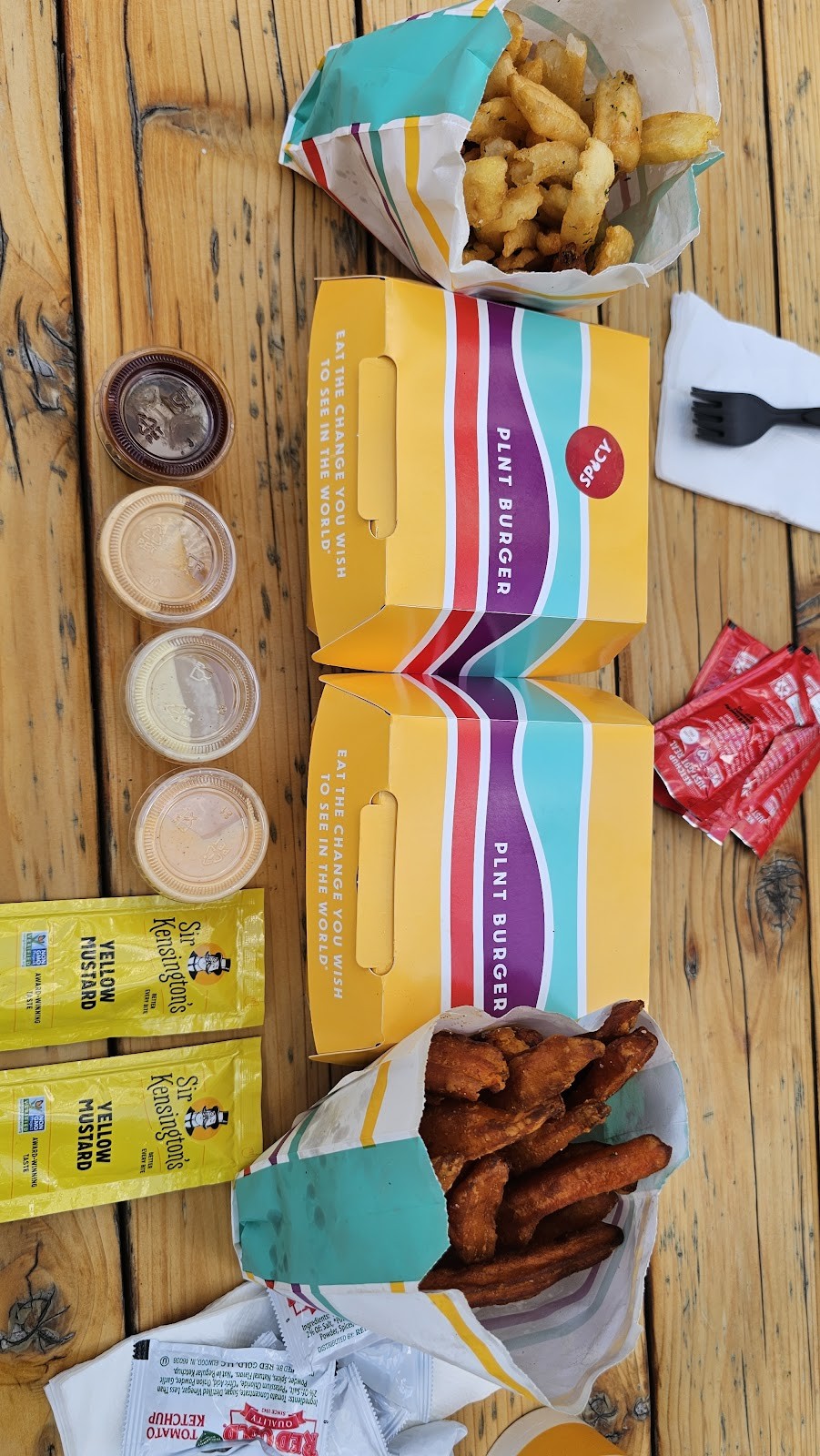 PLNT Burger: food & drinks