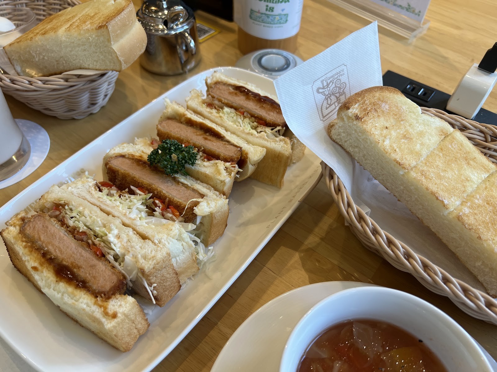 KOMEDA is ☐ higashiginza: food & drinks