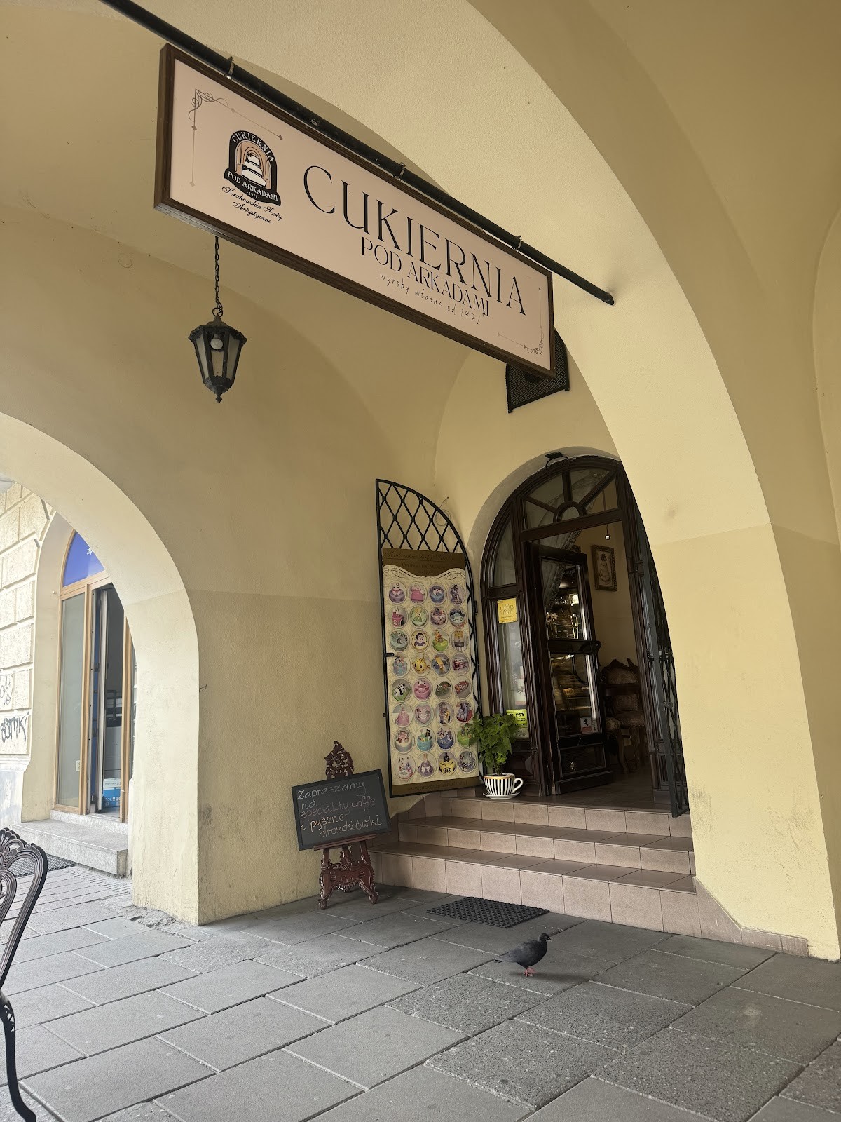 Cukiernia Pod Arkadami: the place