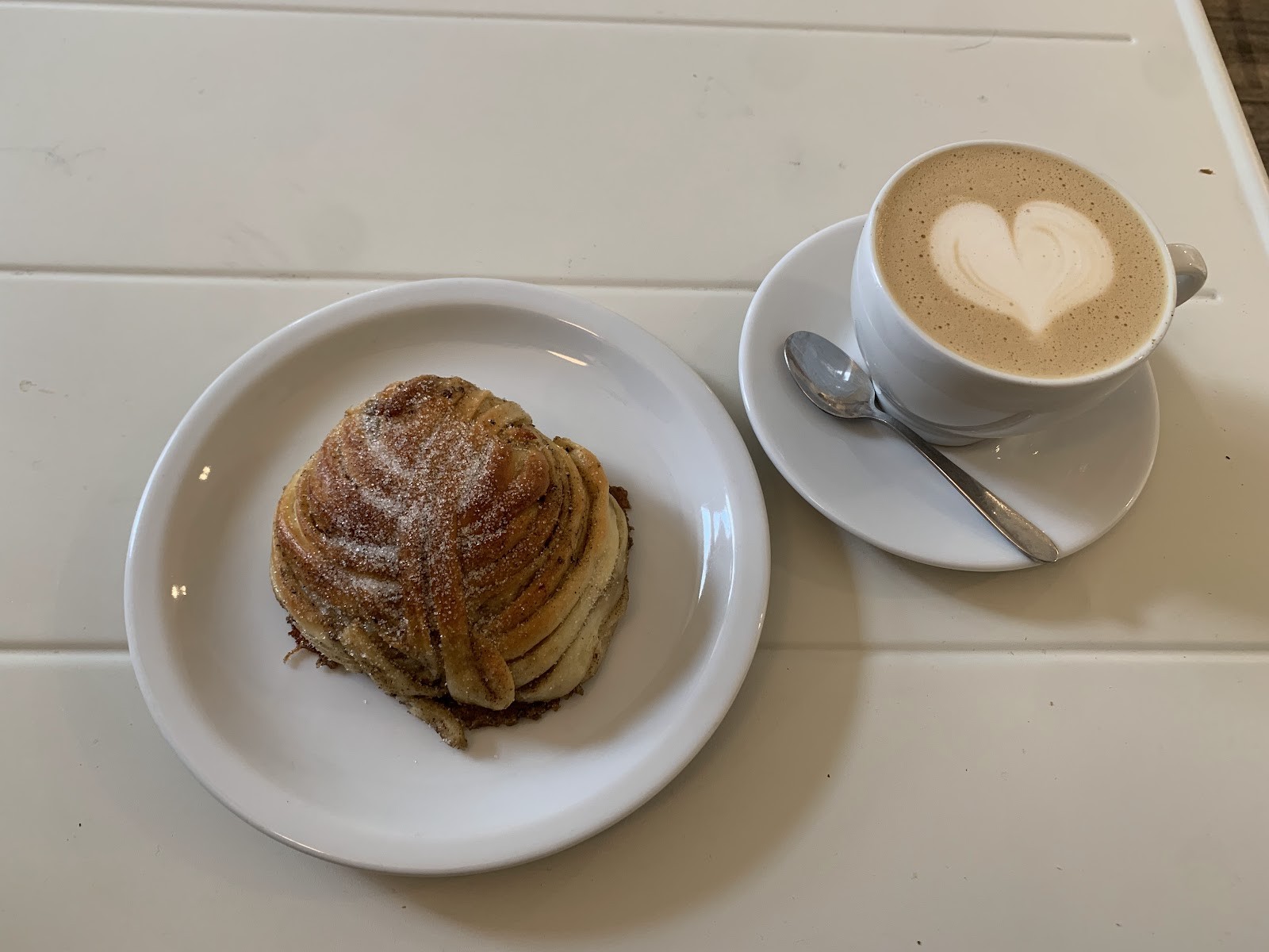 Damka cafe & bakery: food & drinks
