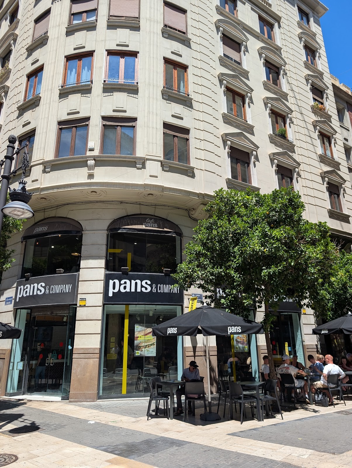 PANS & COMPANY RUZAFA: the place