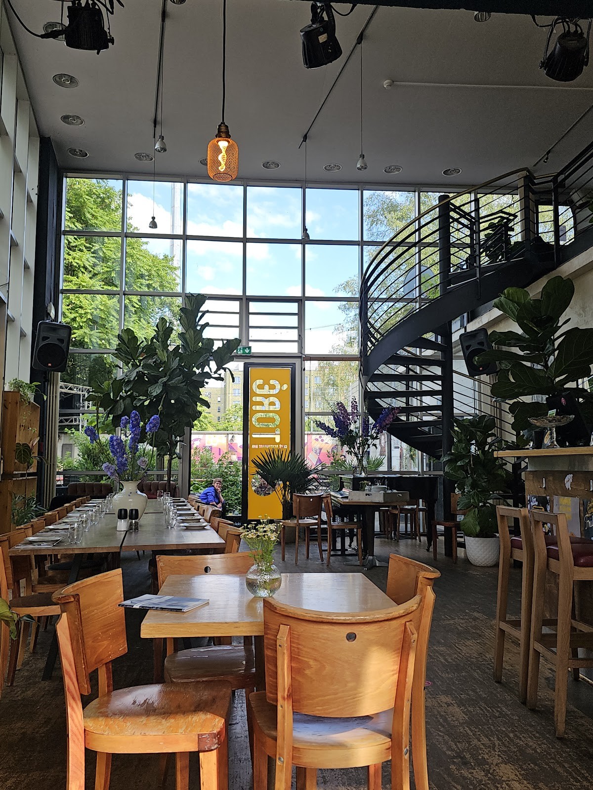 Toré Café.Restaurant.Bar: the place