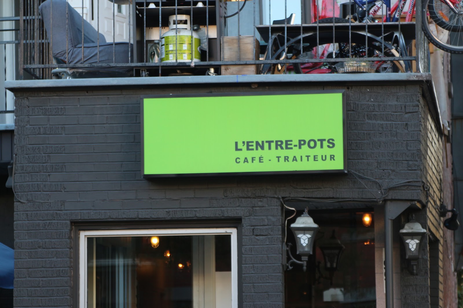 L'Entre-Pots Déjeuner Dîner: the place