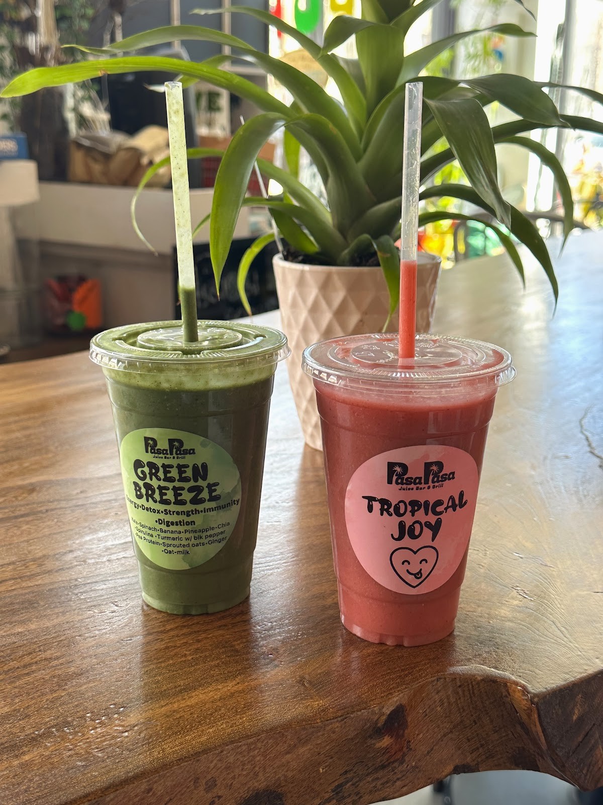 Pasa Pasa juice bar and food: food & drinks
