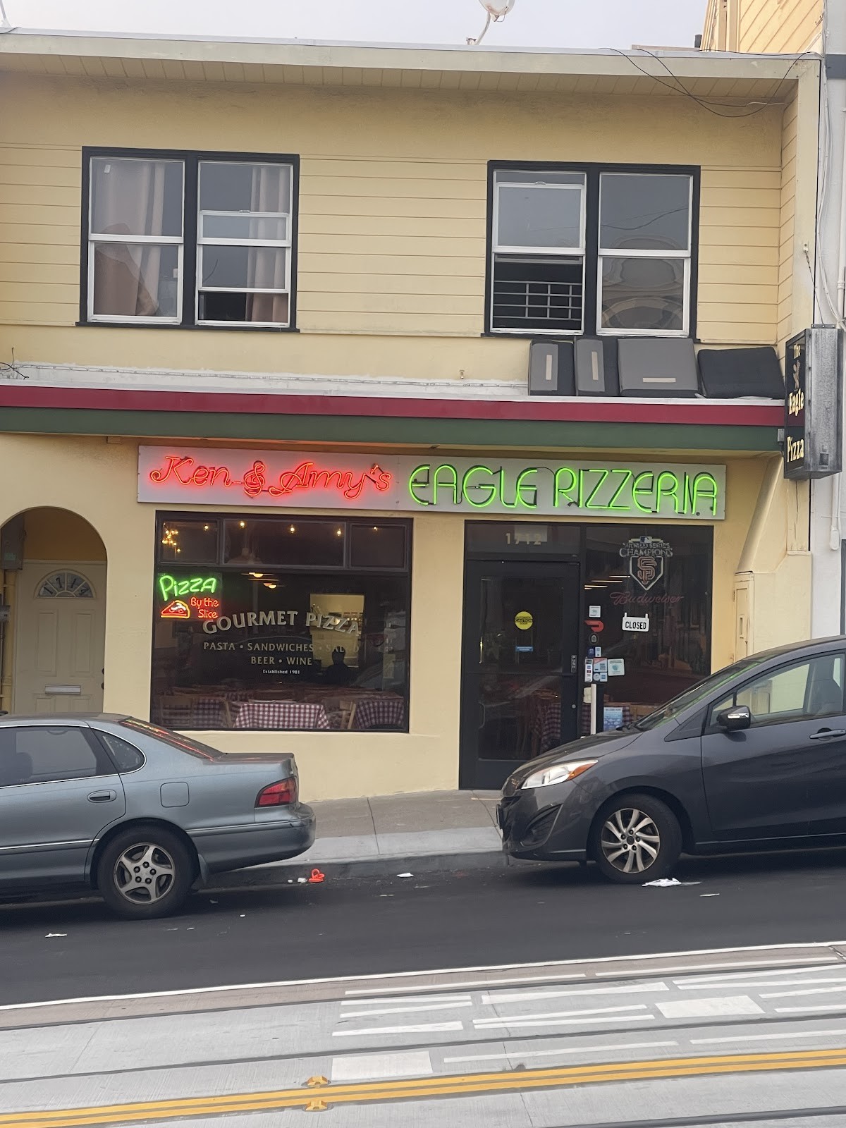 Eagle Pizzeria: the place