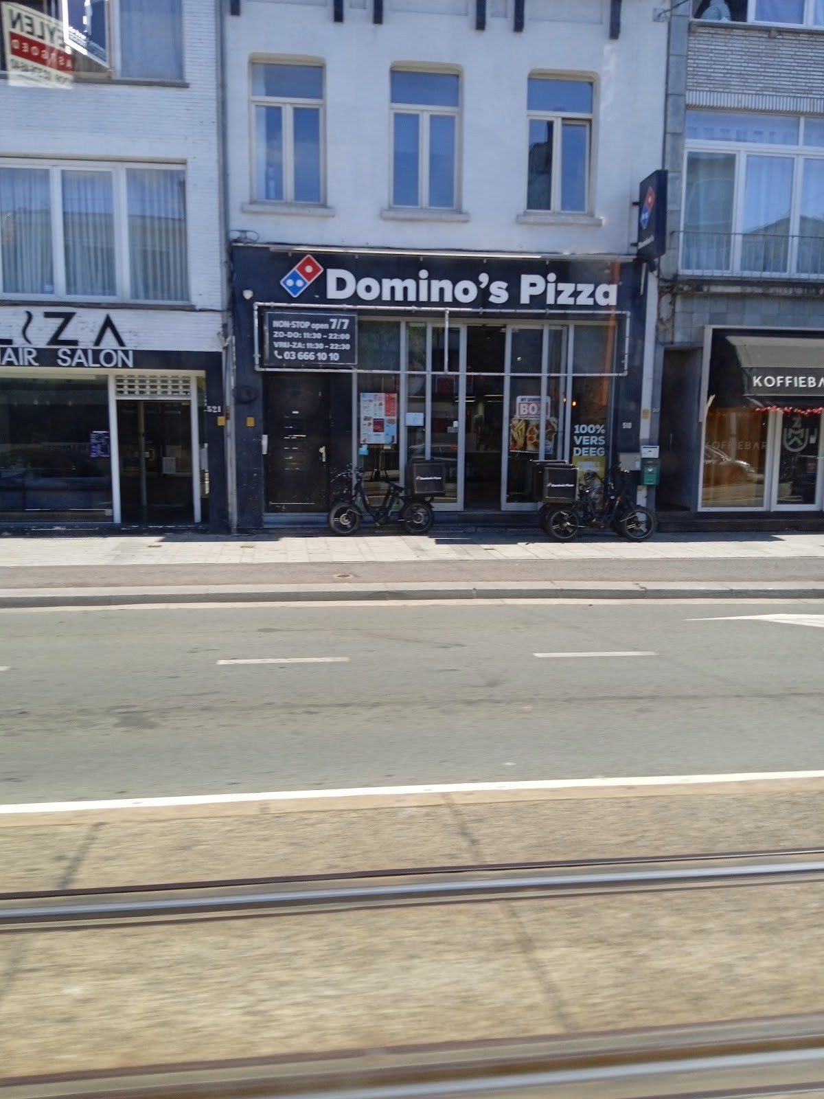 Domino's Pizza Merksem: the place