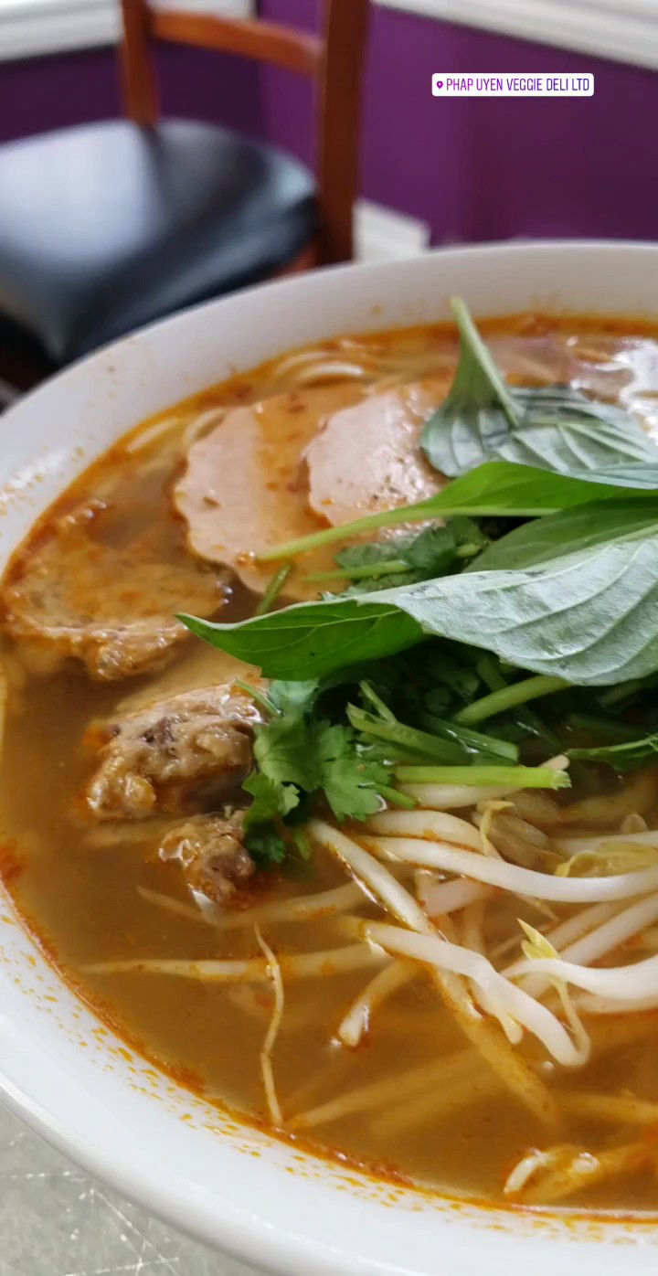 Dharma Garden Veggie Deli: food & drinks