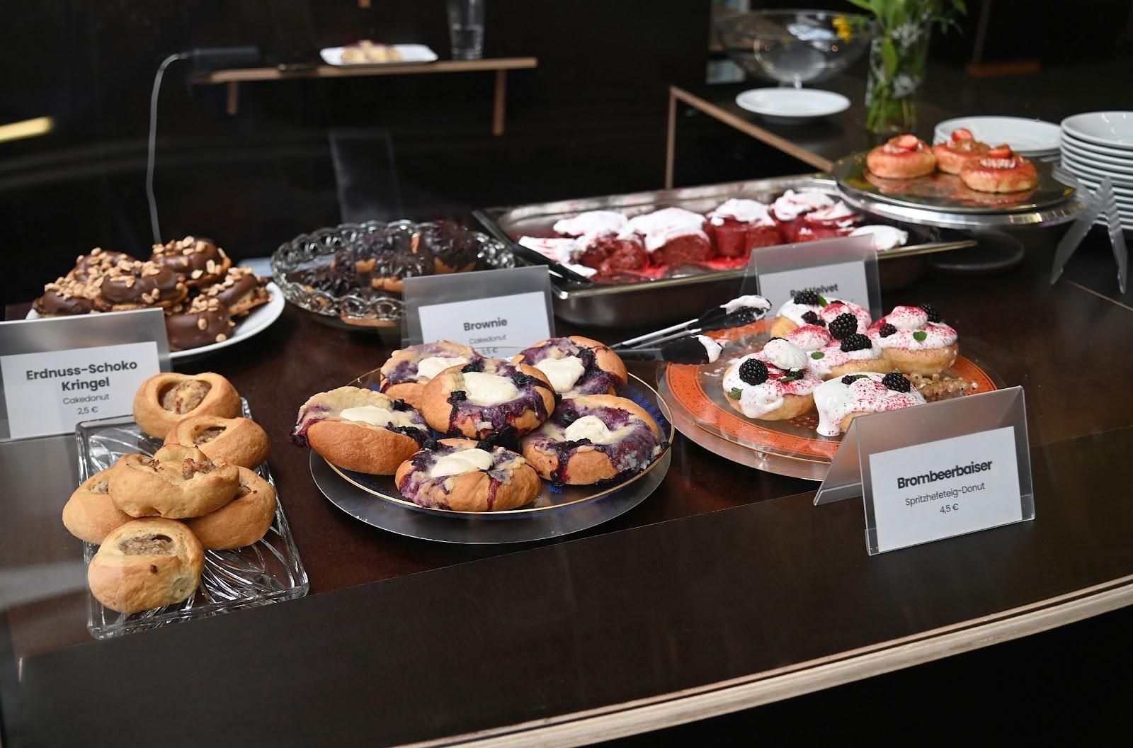 Nados Donuts: food & drinks