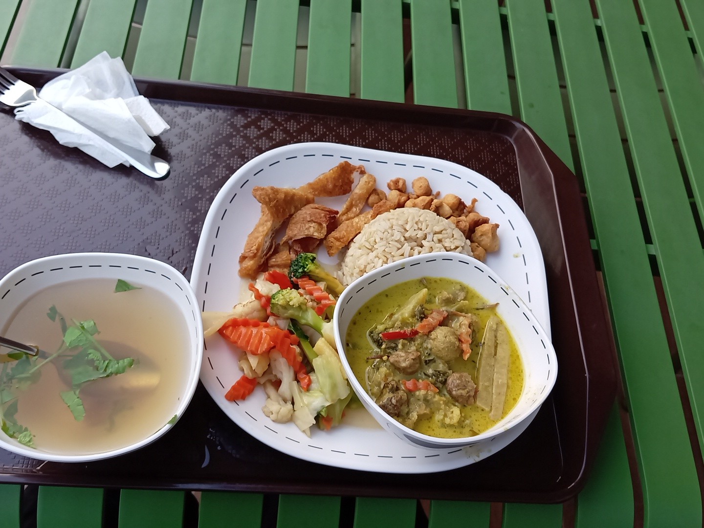 Sawasdee Vegetarian: food & drinks