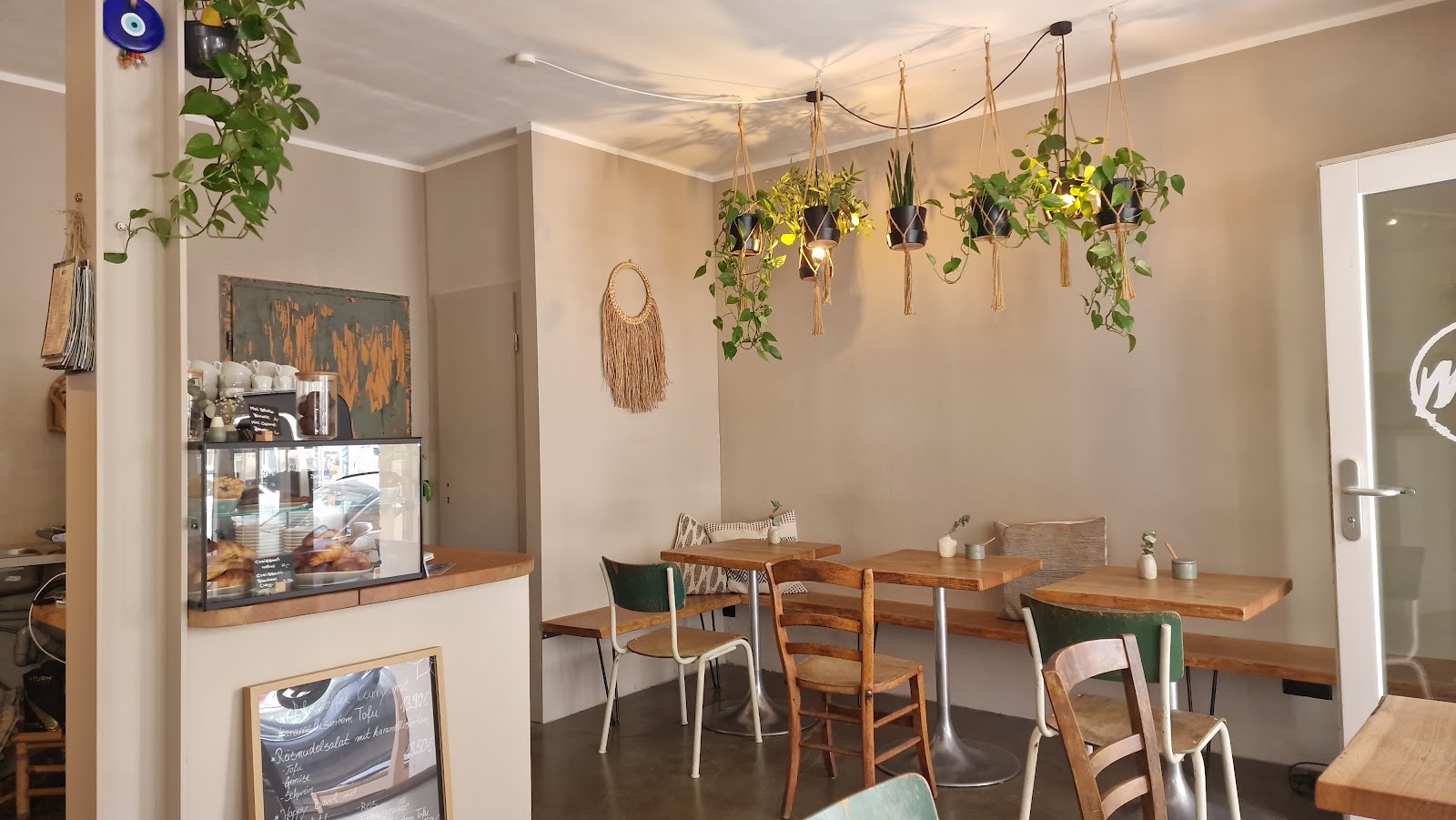 Cafe Miu: the place