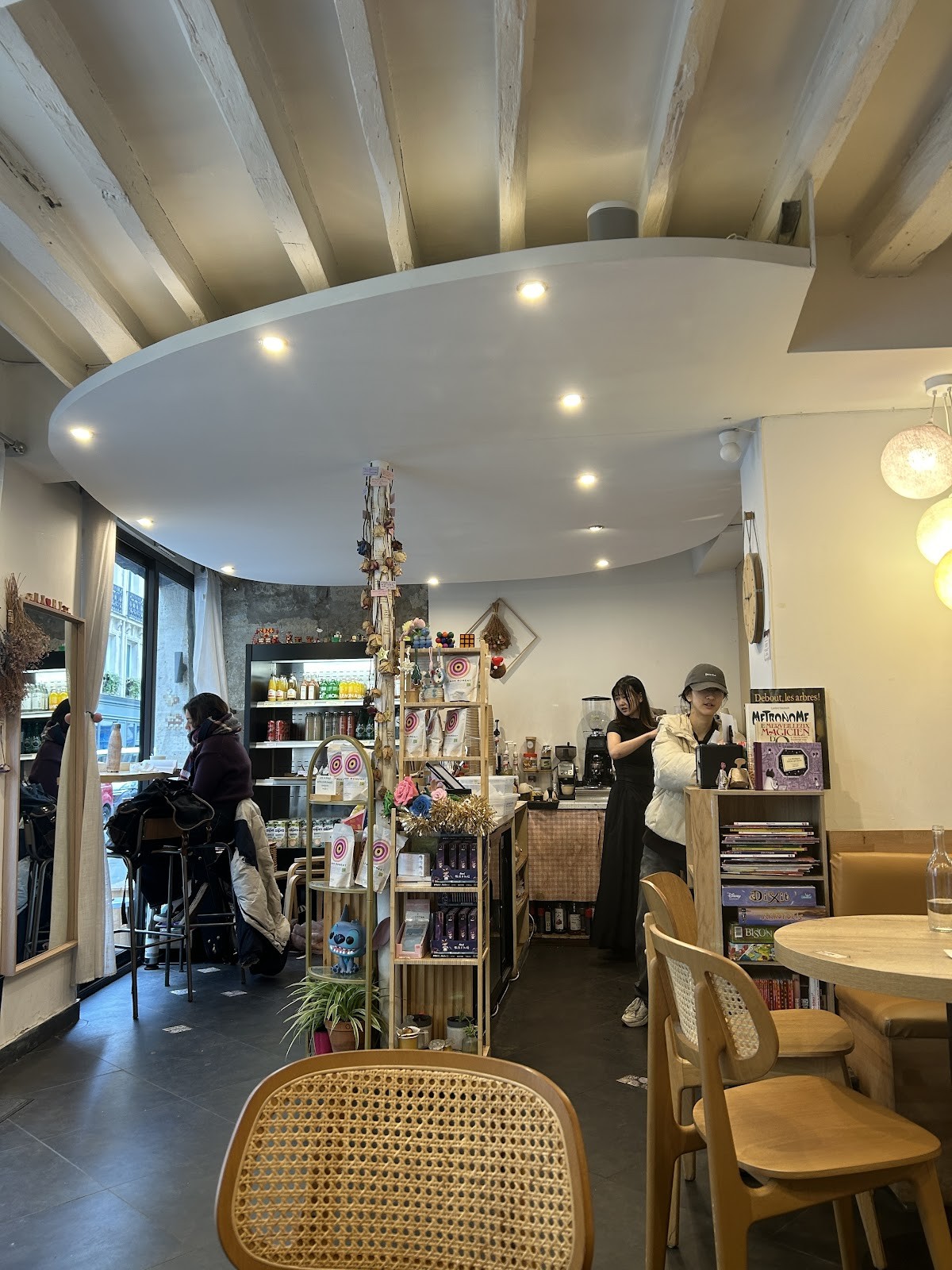 Le bon moment café: the place