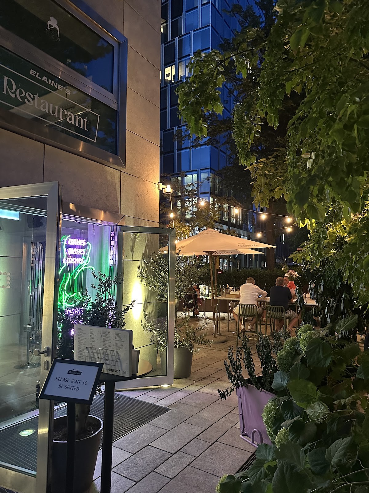 Elaine's Restaurant: the place