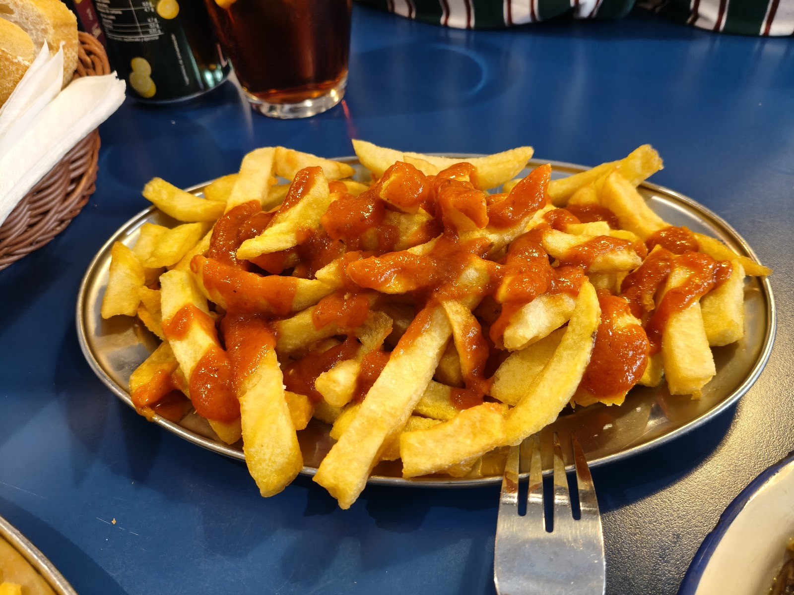 B13 bar: food & drinks