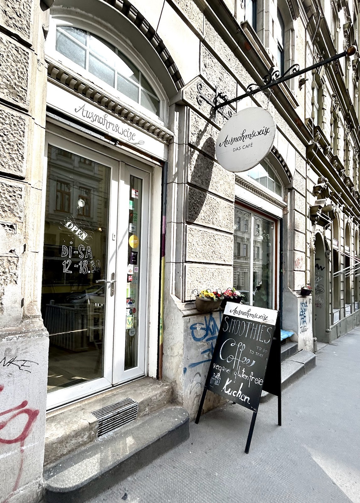 ausnahmsweise - Café für vegane, glutenfreie Kuchen: the place