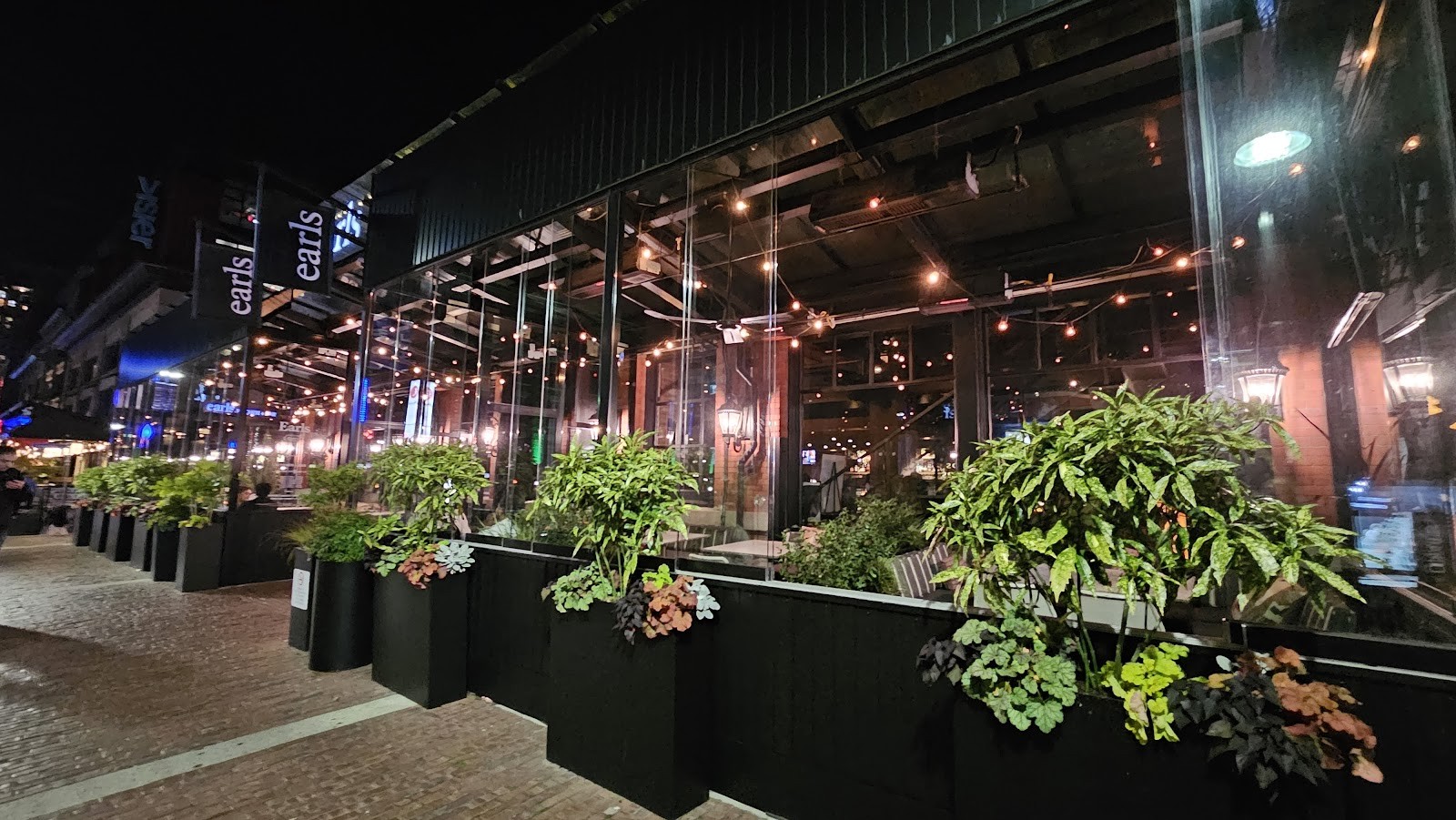 Earls Kitchen + Bar: the place