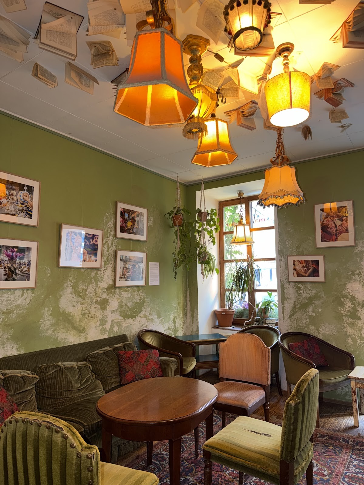 Cafe Lozzi: the place
