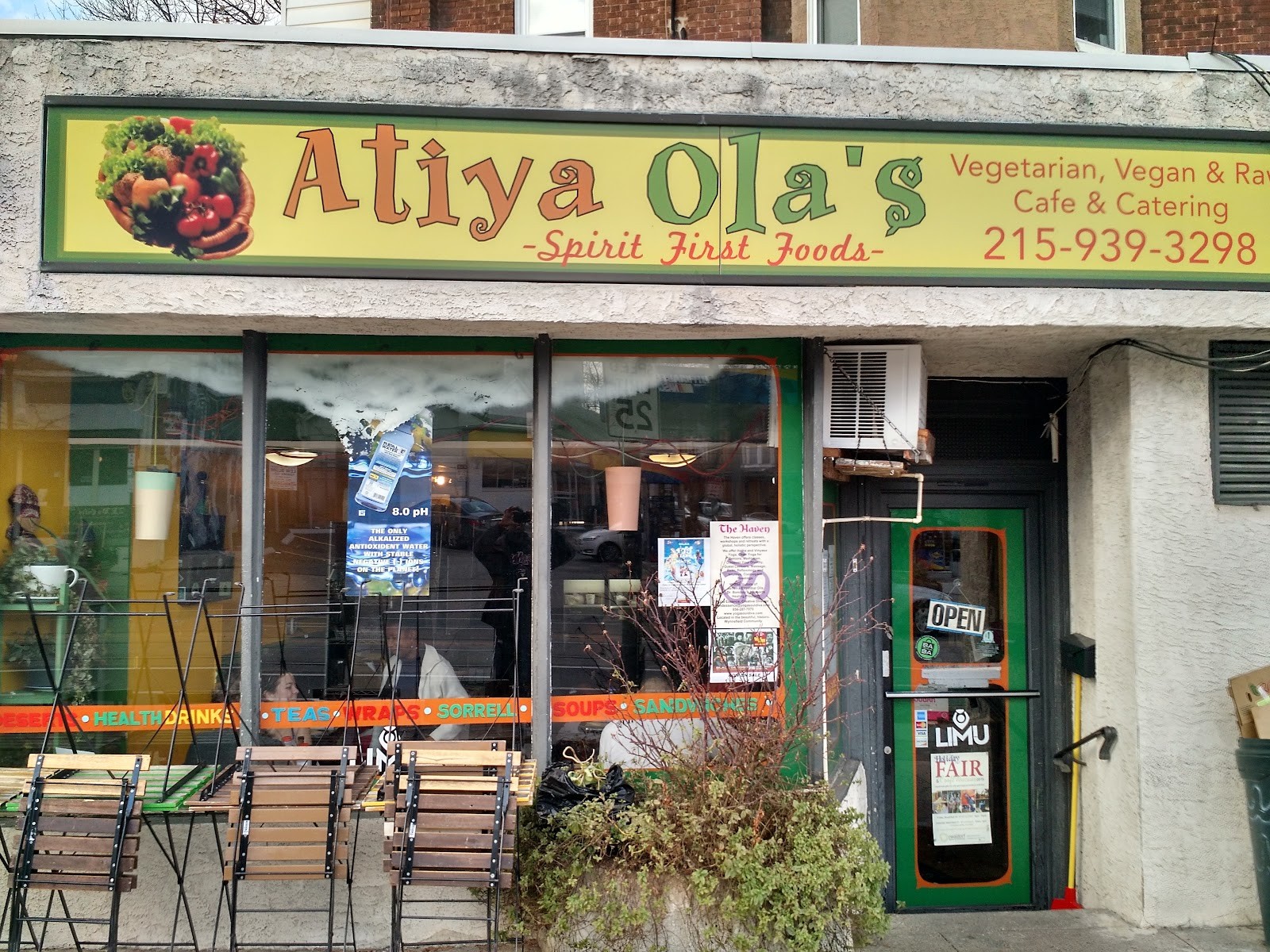 Atiya Ola's Cafe: the place