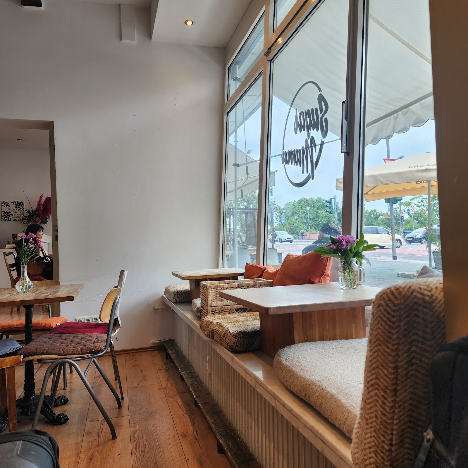Cafe Sugar Mama: the place