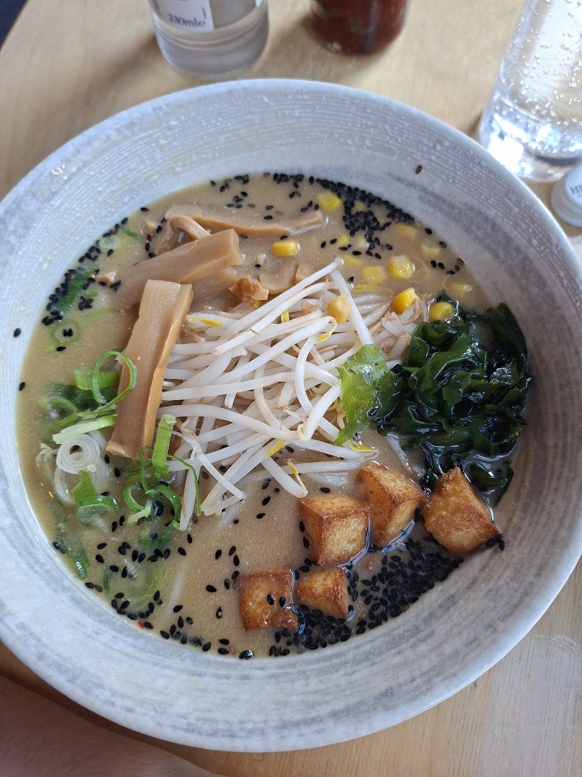 Goemon Ramen Bar: food & drinks