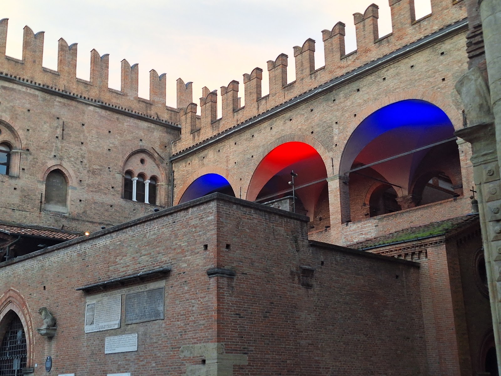 The Two Towers: Garisenda & Asinelli: the place