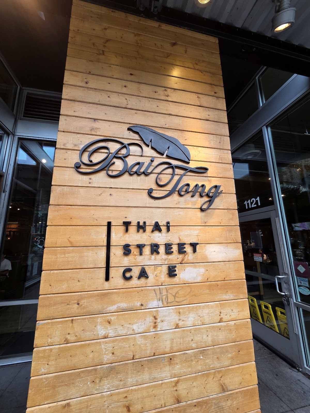 Bai Tong Thai Street Cafe: the place