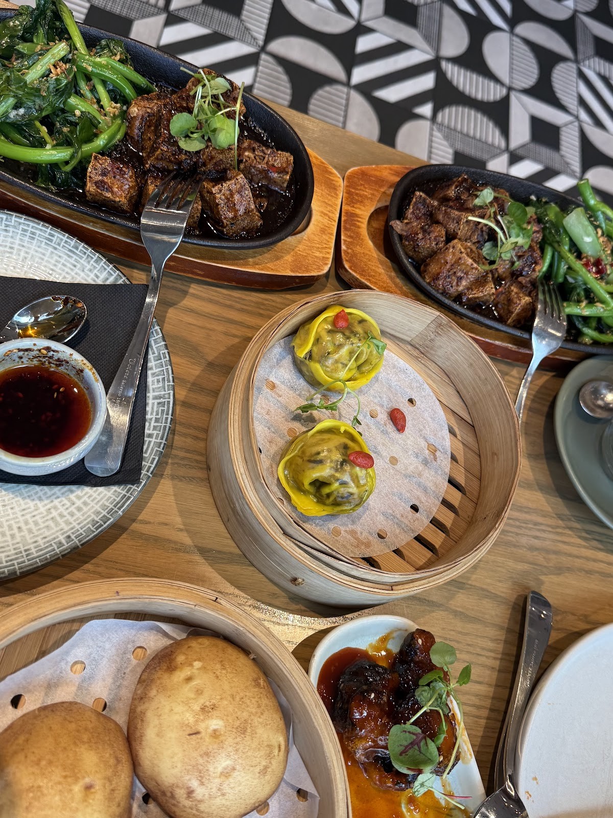 East Restaurant: food & drinks