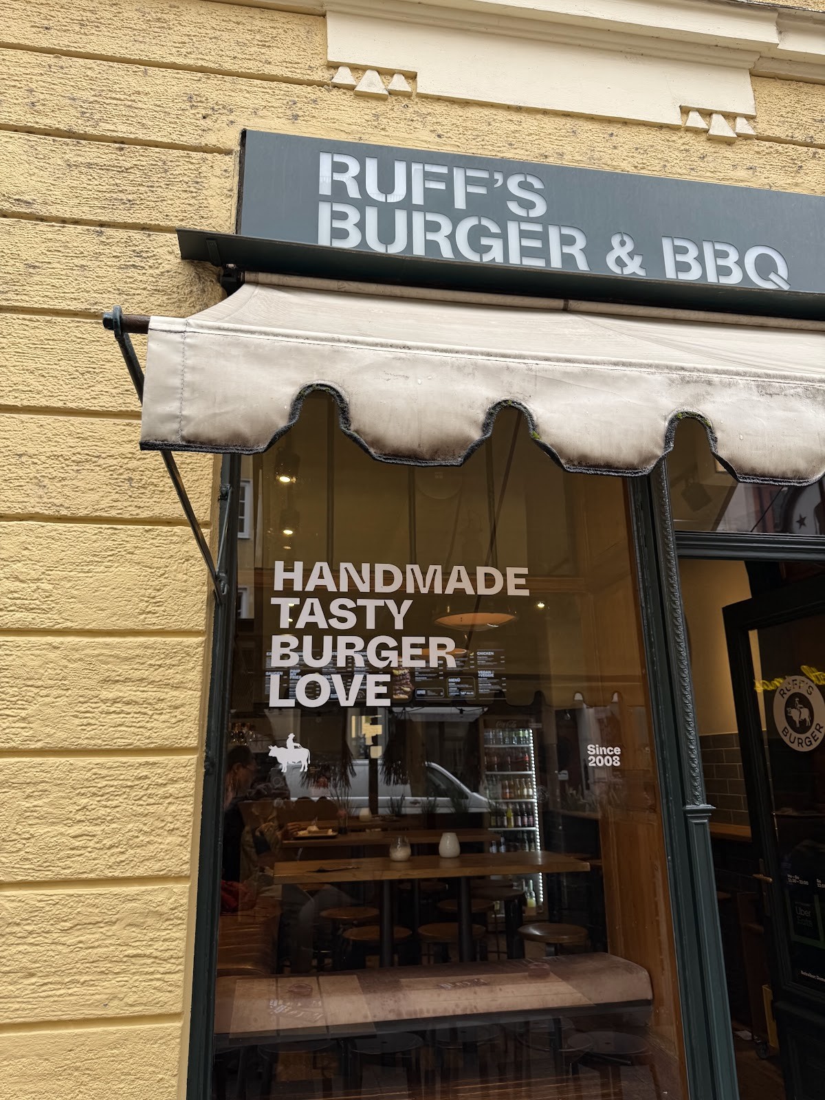 Ruff's Burger: the place