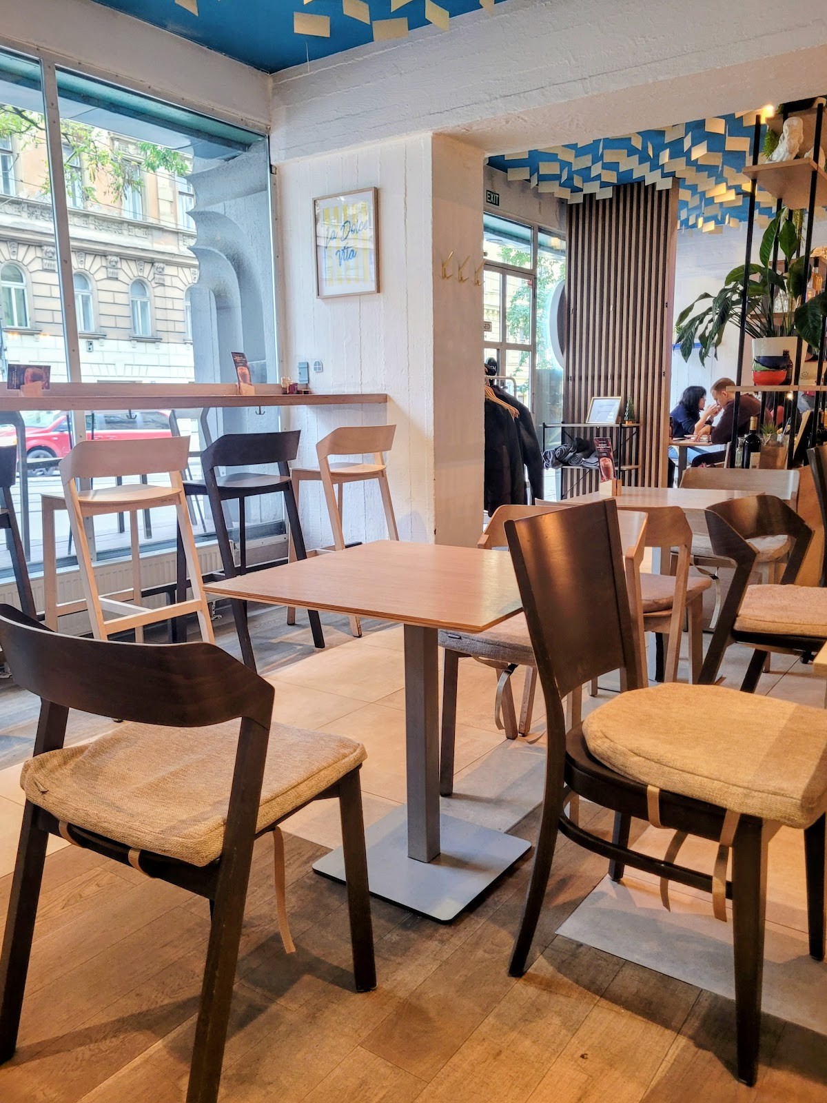 La Mouka wine bistro: the place