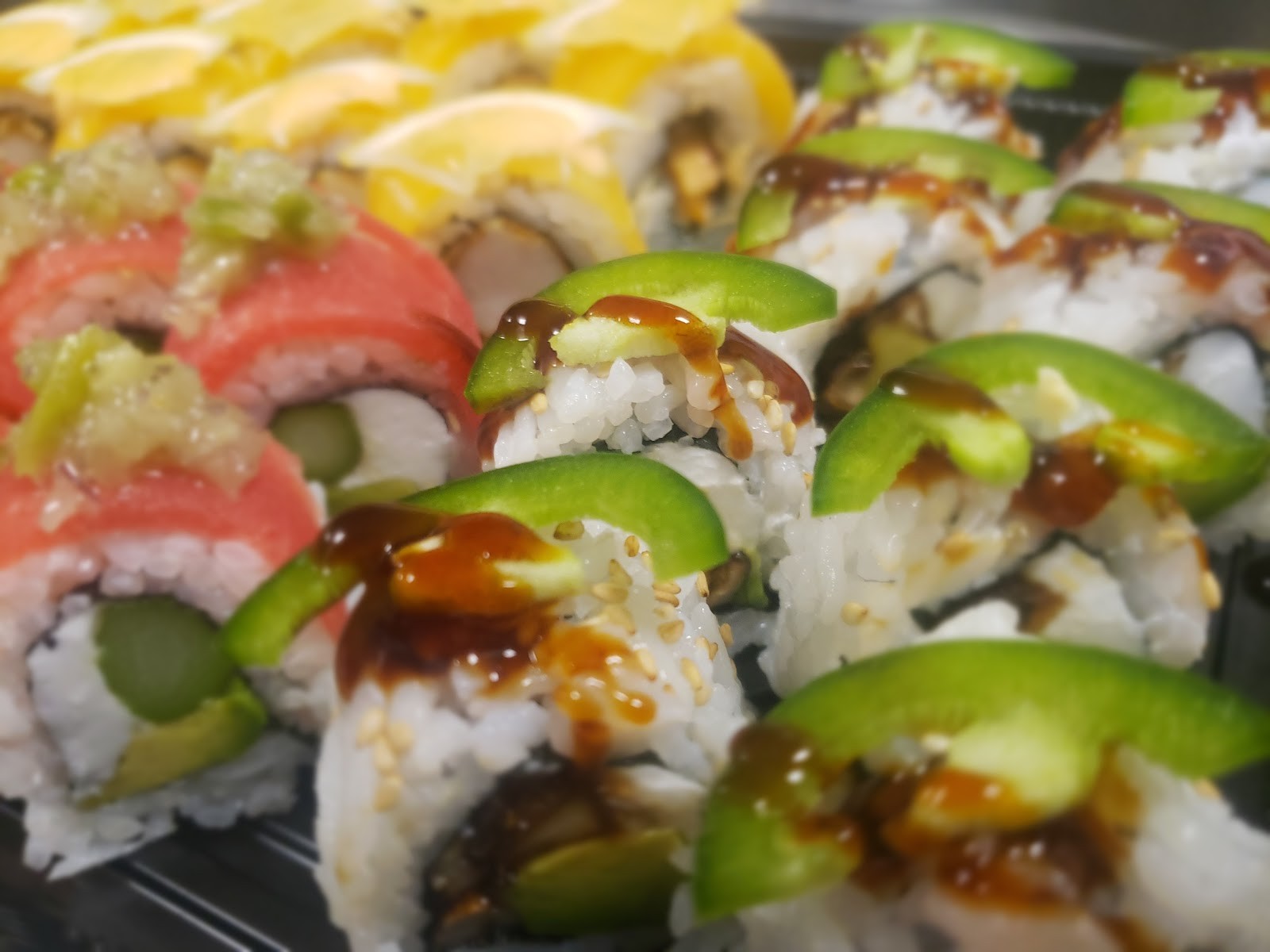 Gorilla Eats Sushi: food & drinks