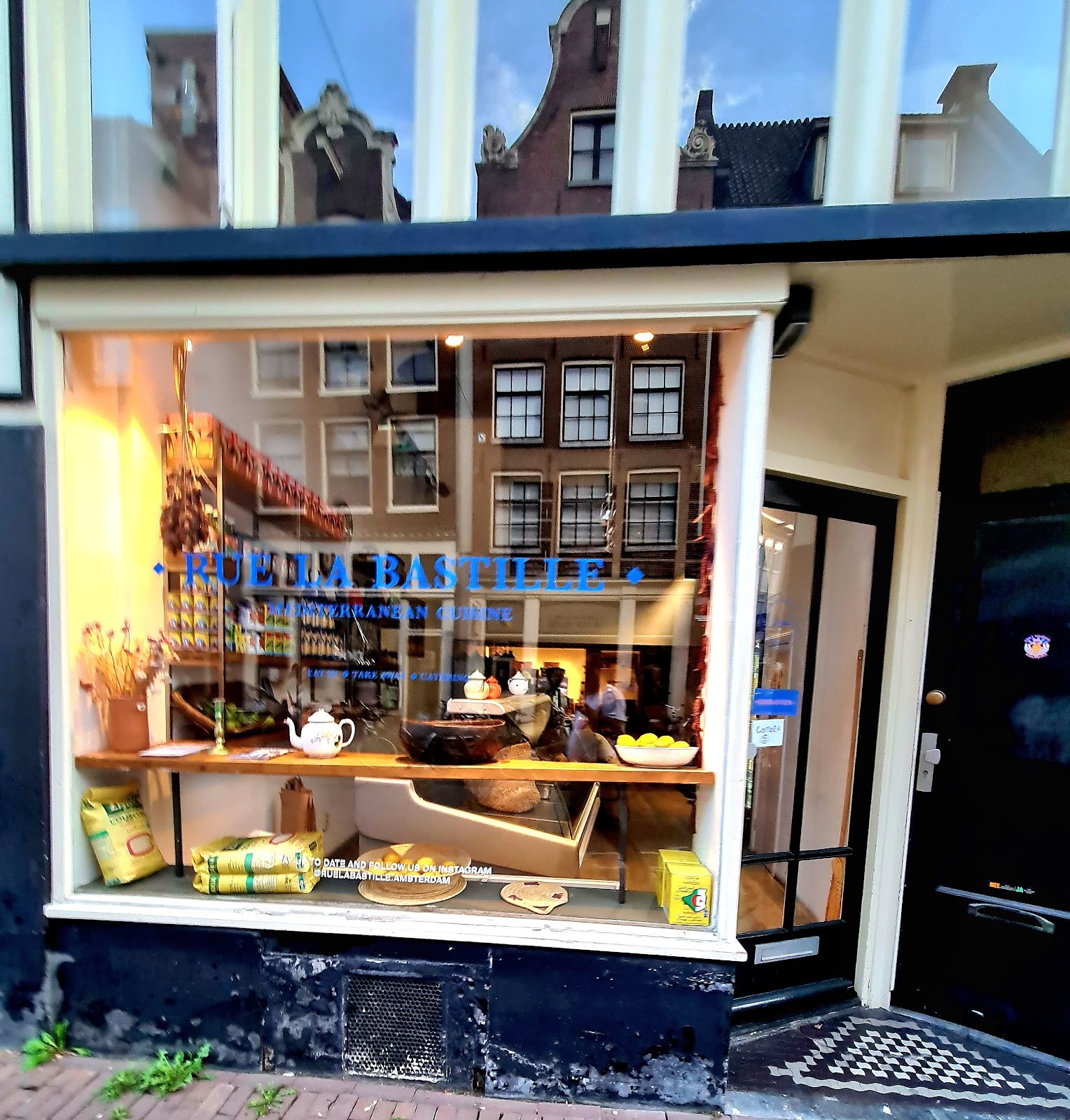 Rue la bastille: the place