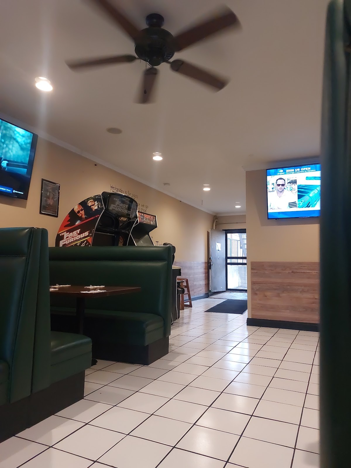 Numero Uno Pizza: the place