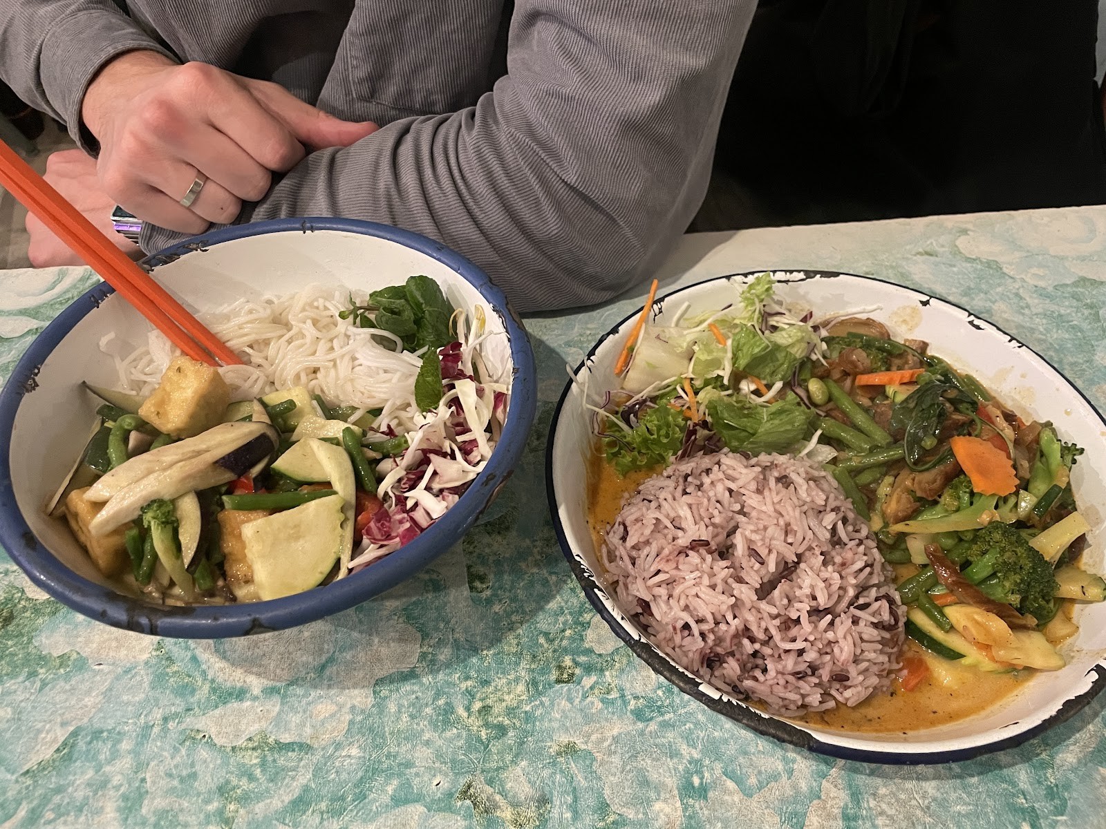 li.ke : serious||thai||vegan: food & drinks