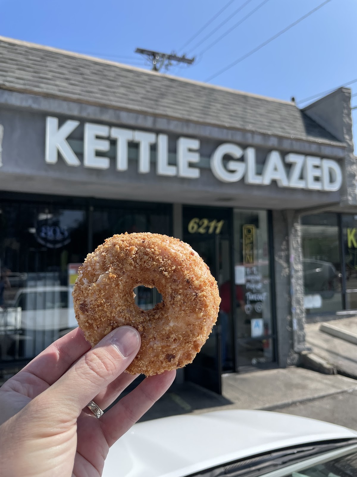Kettle Glazed Doughnuts: the place