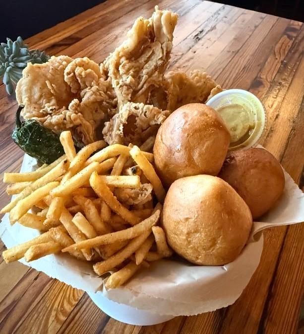 COMMUNITY Kitchen + Taproom: food & drinks