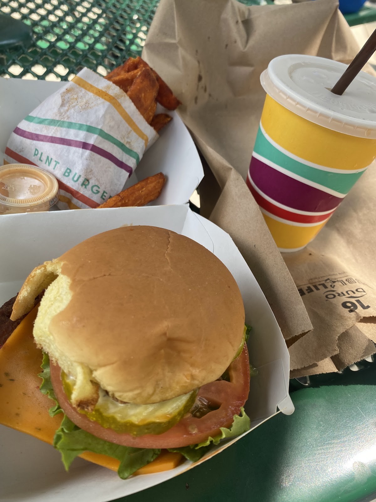 PLNT Burger: food & drinks
