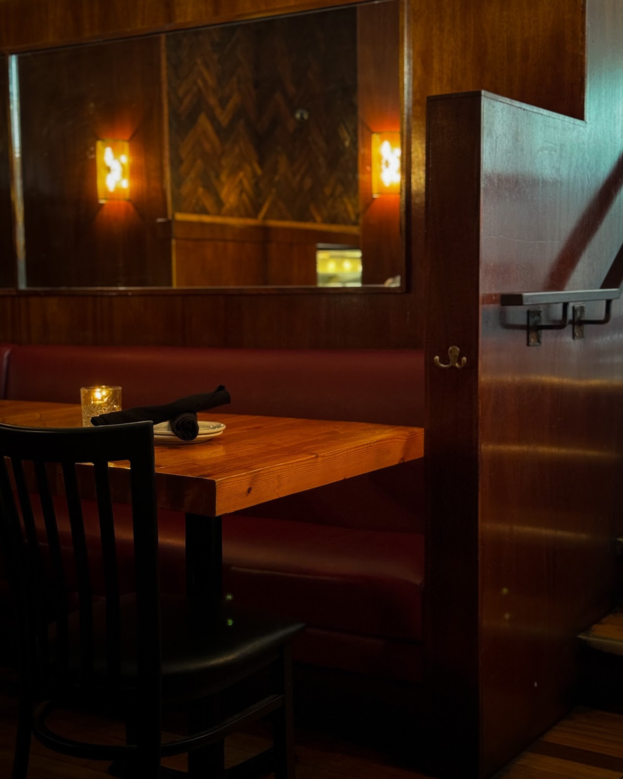 The Charlatan: the place