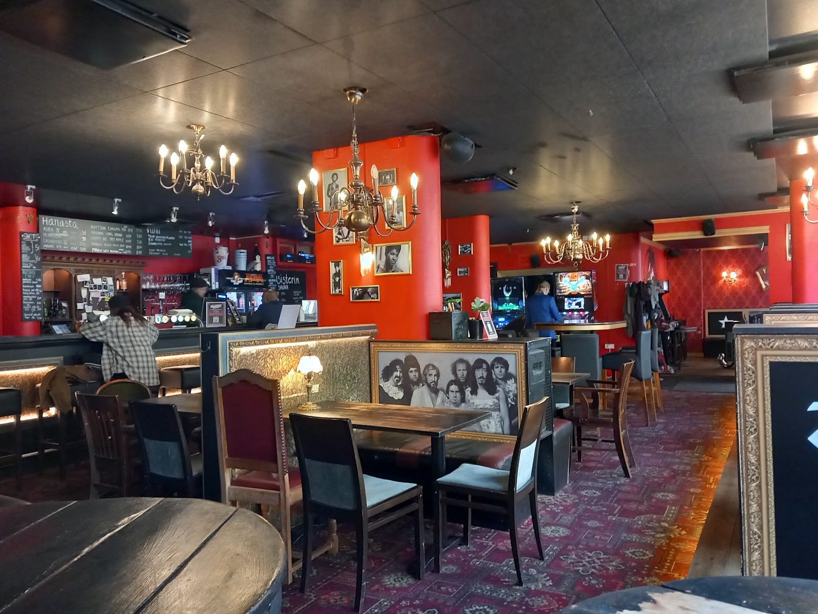 Bar Loosister: the place