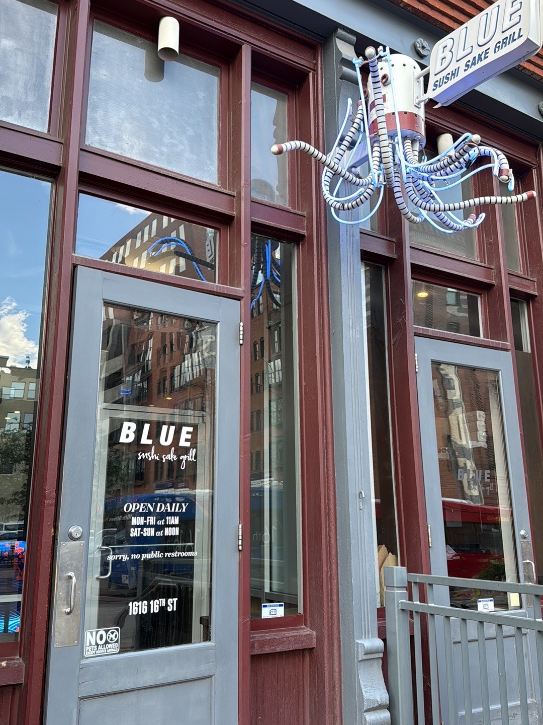 Blue Sushi Sake Grill: the place